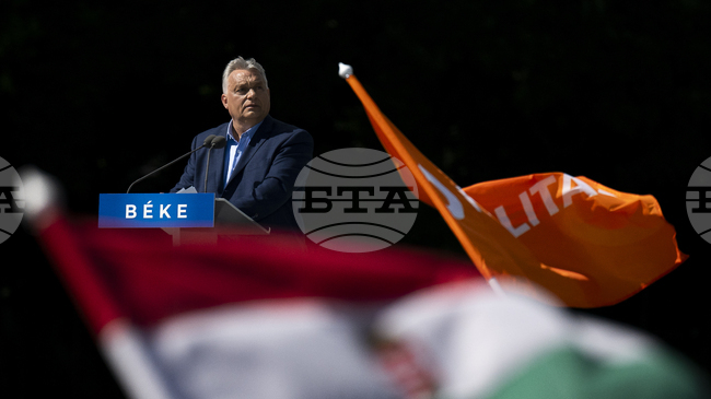 Ройтерс: Подаръците, раздавани от Орбан, поне на този етап не обръщат нещата в негова полза преди изборите в Унгария