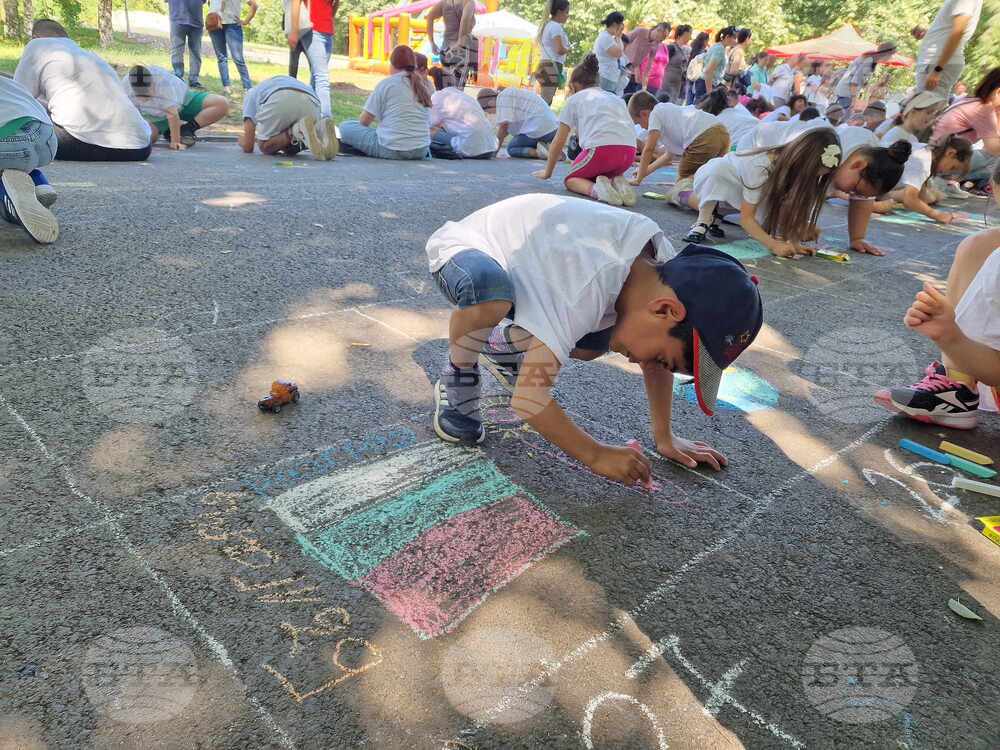 Защо е важен примерът на родителите и къде да акцентира държавата за подобряване състоянието на децата, коментираха за БТА специалисти