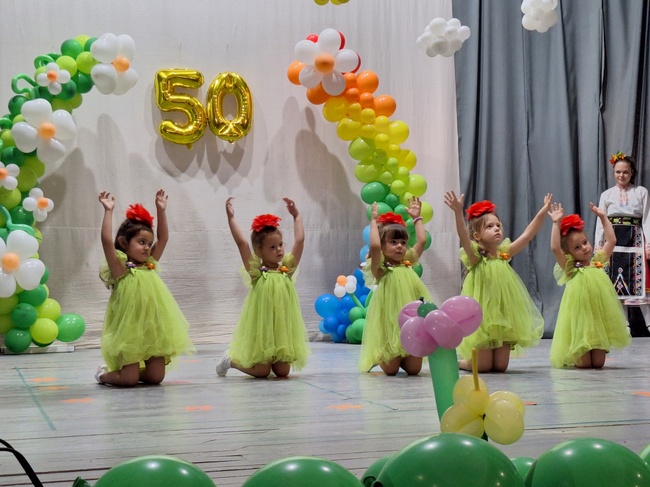  Областна администрация Разград: Заместник областният управител бе гост на 50-годишнината на ЦДГ „Славейче“ в Цар Калоян