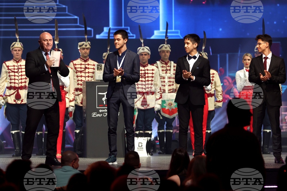 „Нощ на звездите“ - спектакъл - награждаване 