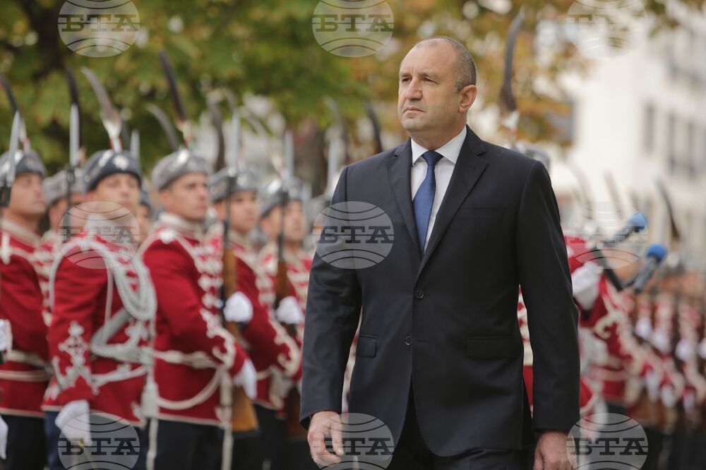 Румен Радев - Паметник на летеца - почит