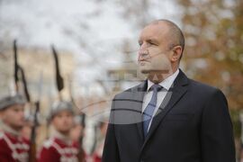 Румен Радев - Паметник на летеца - почит