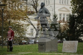 Паметник на летеца 