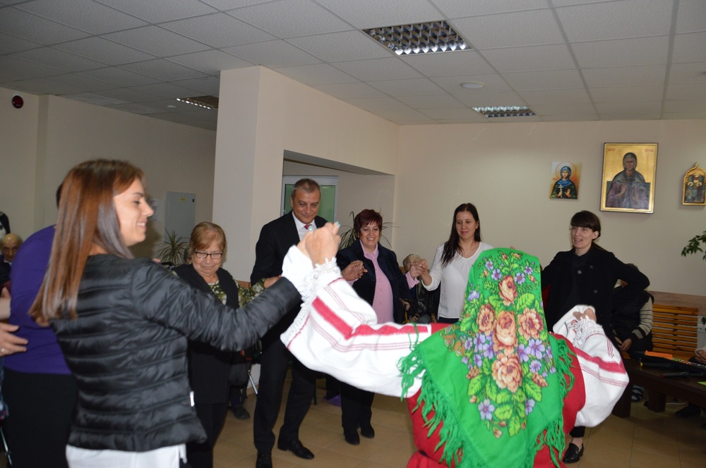 Кметът Илко Стоянов посети Дом за стари хора в кв. „Струмско“ навръх патронния празник на социалното заведение