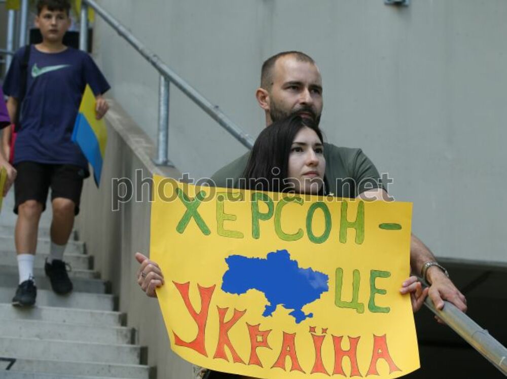 Окупационните власти в Херсонска област препоръчаха на местните жители да напуснат региона, за да улеснят руската армия