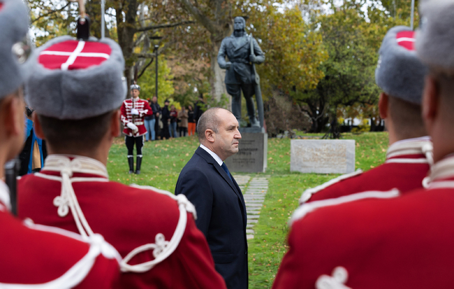 Румен Радев: Очаквам партиите час по-скоро да върнат своя фокус върху истинските проблеми на българите