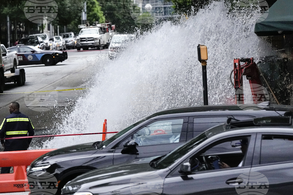 Четирима работници пострадаха при авария на водопровод в Солун