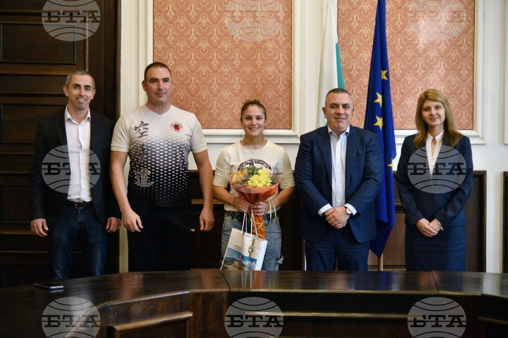 Олимпийската шампионка по карате Ивет Горанова ще участва в тренировъчен семинар в Сливен