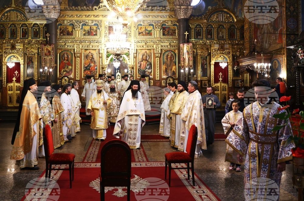 Храм "Света Неделя" - съборна архиерейска Света литургия - патриарх Неофит - годишнина