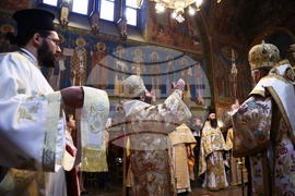 Храм "Света Неделя" - съборна архиерейска Света литургия - патриарх Неофит - годишнина