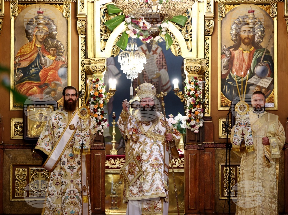 Храм "Света Неделя" - съборна архиерейска Света литургия - патриарх Неофит - годишнина