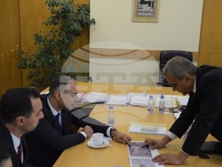 Снимка: Община Благоевград - Заместник-министър Стефан Савов, изпълнителният директор на БАИ Богдан Богданов и кметът Илко Стоянов обсъдиха полезни идеи за развитието на бъдещата Индустриална зона в Благоевград