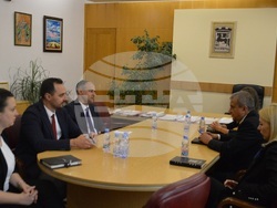 Снимка: Община Благоевград - Заместник-министър Стефан Савов, изпълнителният директор на БАИ Богдан Богданов и кметът Илко Стоянов обсъдиха полезни идеи за развитието на бъдещата Индустриална зона в Благоевград