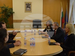 Снимка: Община Благоевград - Заместник-министър Стефан Савов, изпълнителният директор на БАИ Богдан Богданов и кметът Илко Стоянов обсъдиха полезни идеи за развитието на бъдещата Индустриална зона в Благоевград