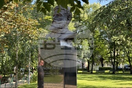 Казанлък - Христо Ботев - бюст-паметник