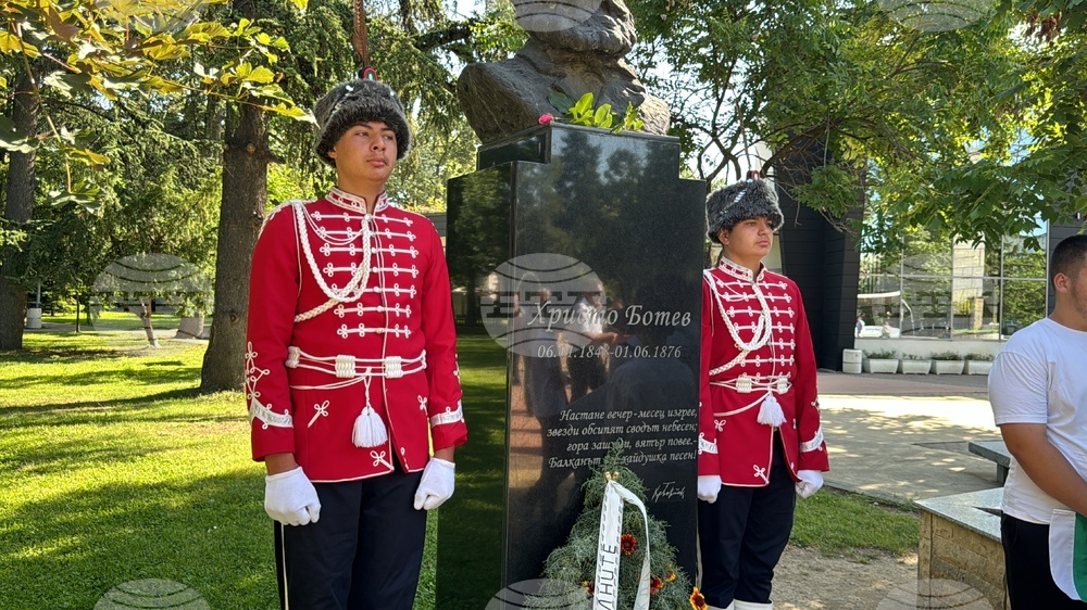 Казанлък - Христо Ботев - поднасяне на венци и цветя