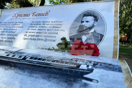 Казанлък - Христо Ботев - поднасяне на венци и цветя