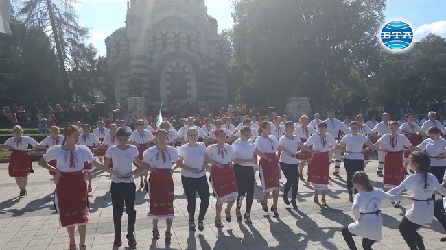 Във фолклорен празник се превърна благотворителен концерт за деца от социални центрове в Плевен