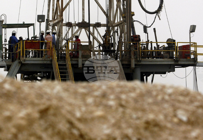 ОПЕК+ ще увеличи добивите на петрол от ноември с умерен темп от 137 000 барела на ден, съобщиха източници от организацията пред Ройтерс