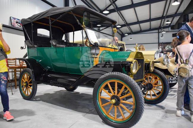 Село Капатово - ретро автомобили - музей