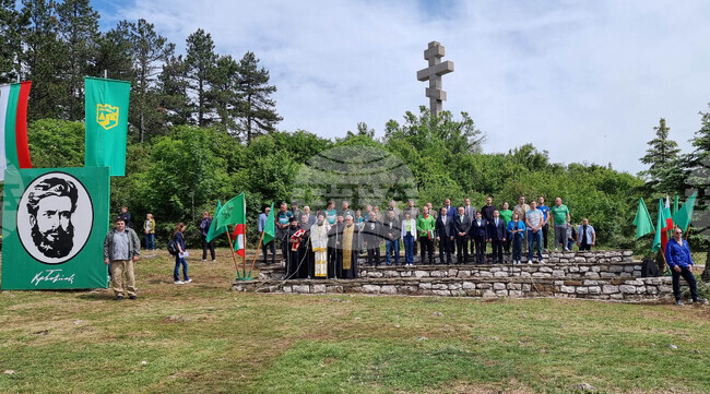 Връх Околчица - поклонение