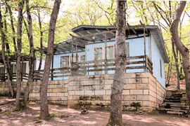 Бунгало №13 отвън