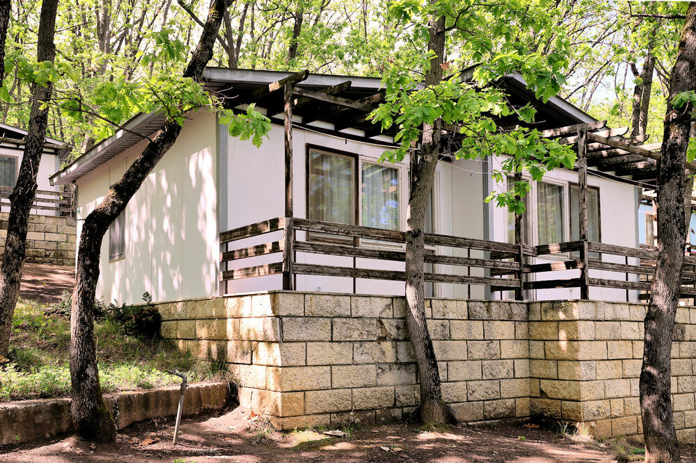 Бунгало №4 отвън