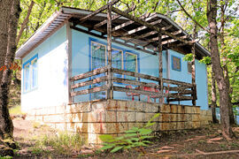 Малко самостоятелно бунгало отвън