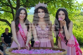 Казанлък - „Розобер“ - празник