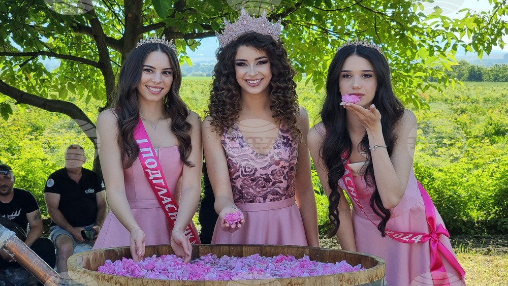 Казанлък - „Розобер“ - празник