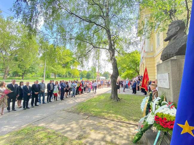 Перничани се поклониха пред подвига на Христо Ботев и на загиналите в борбите за свободата и независимостта на България