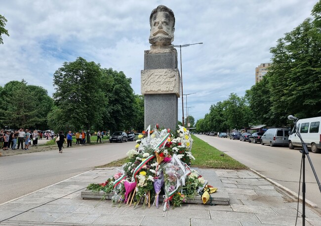 Във Видин отдадоха почит пред подвига на Христо Ботев и загиналите за свободата на България