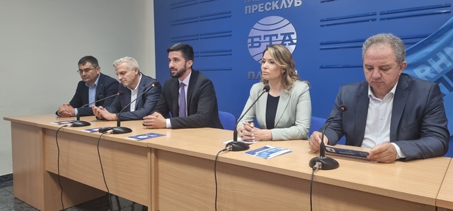 Пресконференция на коалиция "Синя България" в Плевен с участието на Петър Москов, Цвета Кирилова и Борис Ячев