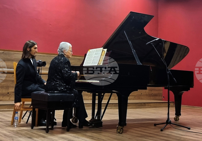 Разград - клавирен рецитал - проф. Милена Моллова