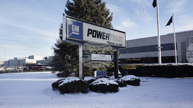 Най-големият американски автомобилен производител "Дженерaл Мотърс" пострада от митата на Доналд Тръмп