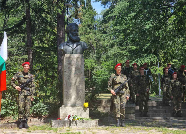 С поднасяне на венци и цветя Стара Загора се поклони пред Христо Ботев и загиналите за свободата и независимостта на България