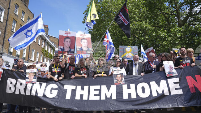 Демонстранти, настояващи за освобождаването на заложниците от Газа, организират шествие в Лондон