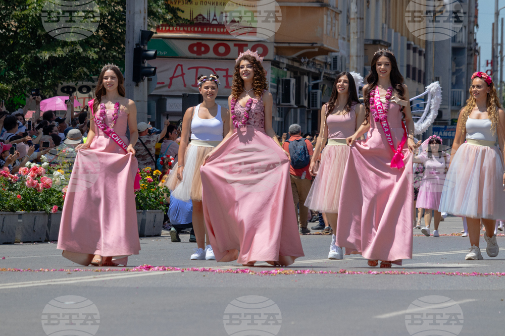 С розобер и пъстро дефиле приключва 122-ият Празник на розата в Казанлък, посетител ще е вицепрезидентът Илияна Йотова 