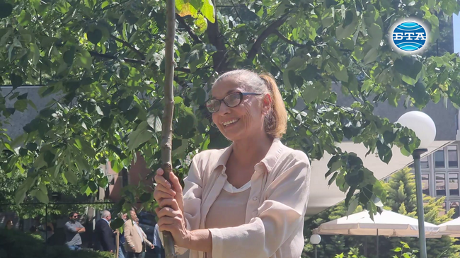 Българската актриса Ели Скорчева засади своя липа на Алеята на липите в Стара Загора