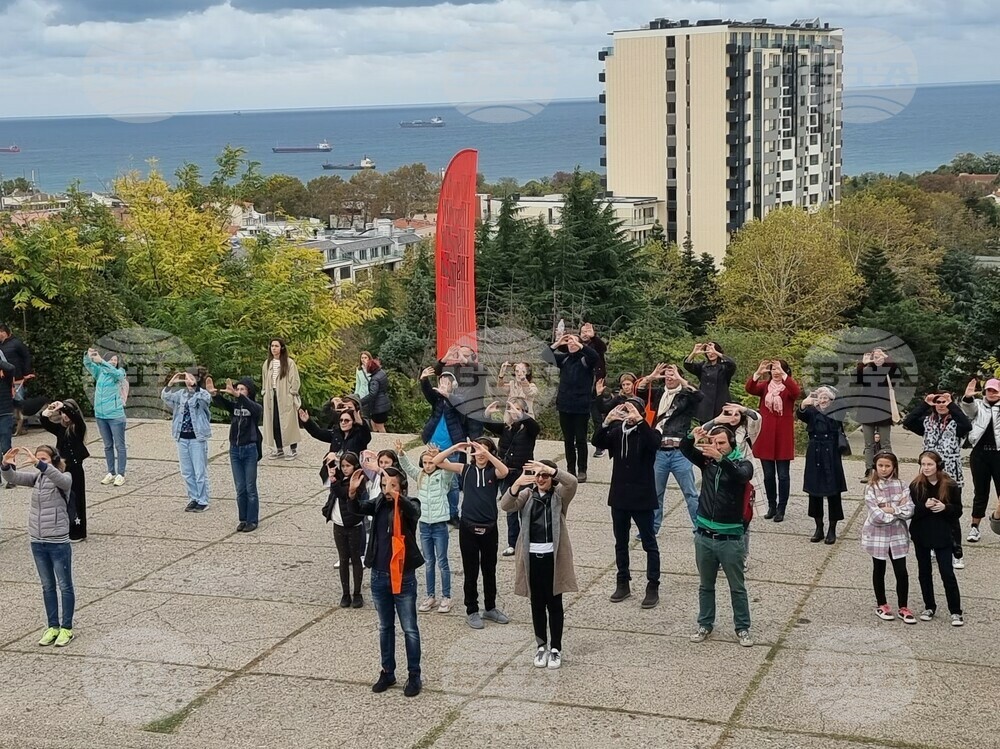 Варна - радио-балет "Нонумент 2.0" - пърформанс - приятелство