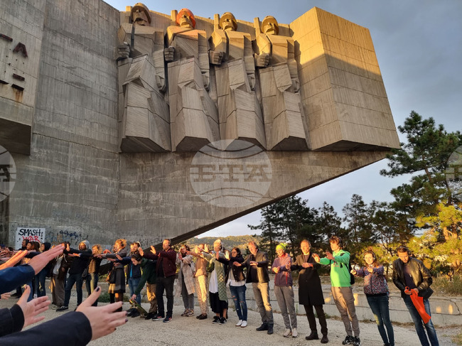 Варна - радио-балет "Нонумент 2.0" - пърформанс - приятелство