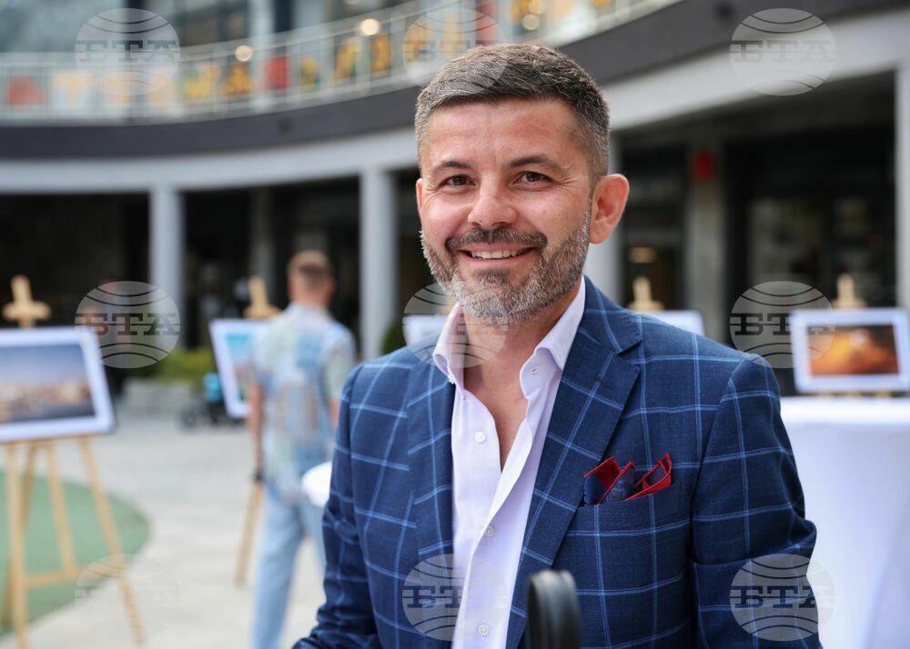 Бургас - Джосефин Карусо и Евелин Георгиев - „От море до море" - изложба - Джузепе Де Франческо