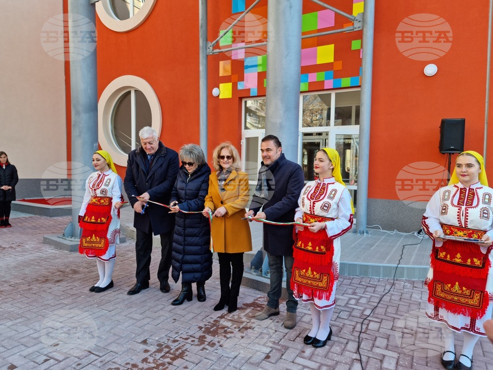 Кметът на Пловдив откри нова спортна база към СУ "Любен Каравелов"