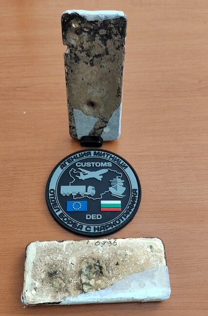 Контрабандни златни изделия за над 140 000 лева задържаха митническите служители на МП Капитан Андреево