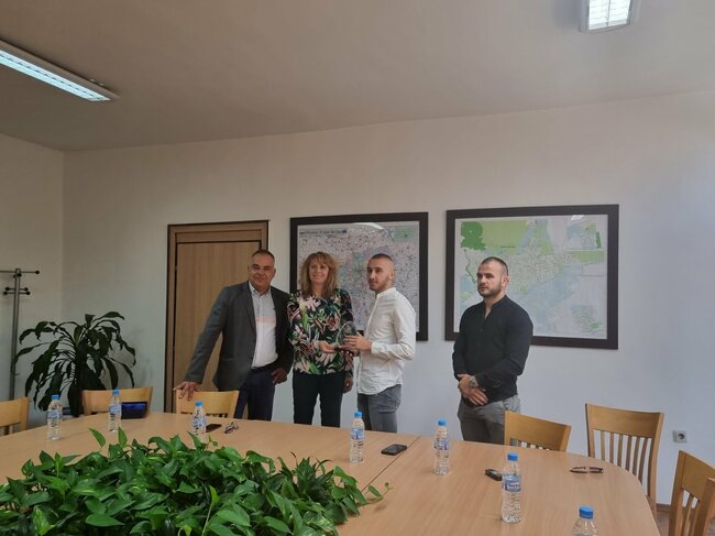 Заместник-кметът на Стара Загора Красимира Чахова отличи бронзовият медалист от европейското първенство по ММА Пламен Димитров