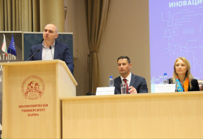 Министър Илин Димитров участва в откриването на Дълбоко технологичен иновационен порт Варна