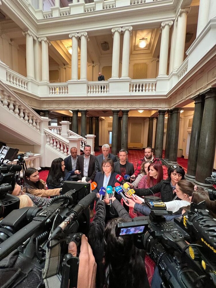 Нинова след срещата с партиите: Предложихме таван на цените, подкрепа за семействата и компенсации за икономиката