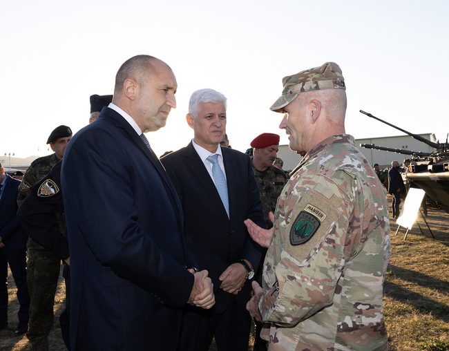 Държавният глава: Буксуващата модернизация на Въоръжените сили е резултат на системното погазване на военната експертиза от хора, облечени във власт