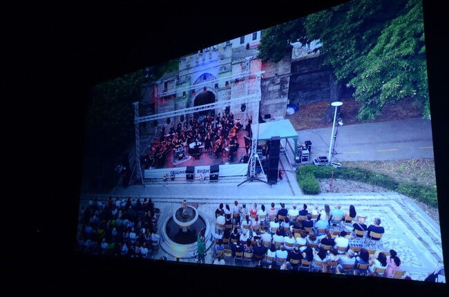 Кинопрожекция на концерт-спектакъла „Пресътворените песни“ на голям екран 