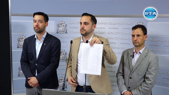 Предишното управление на София е раздавало карти за безплатно паркиране на синя и зелена зона, каза председателят на СОС Цветомир Петров